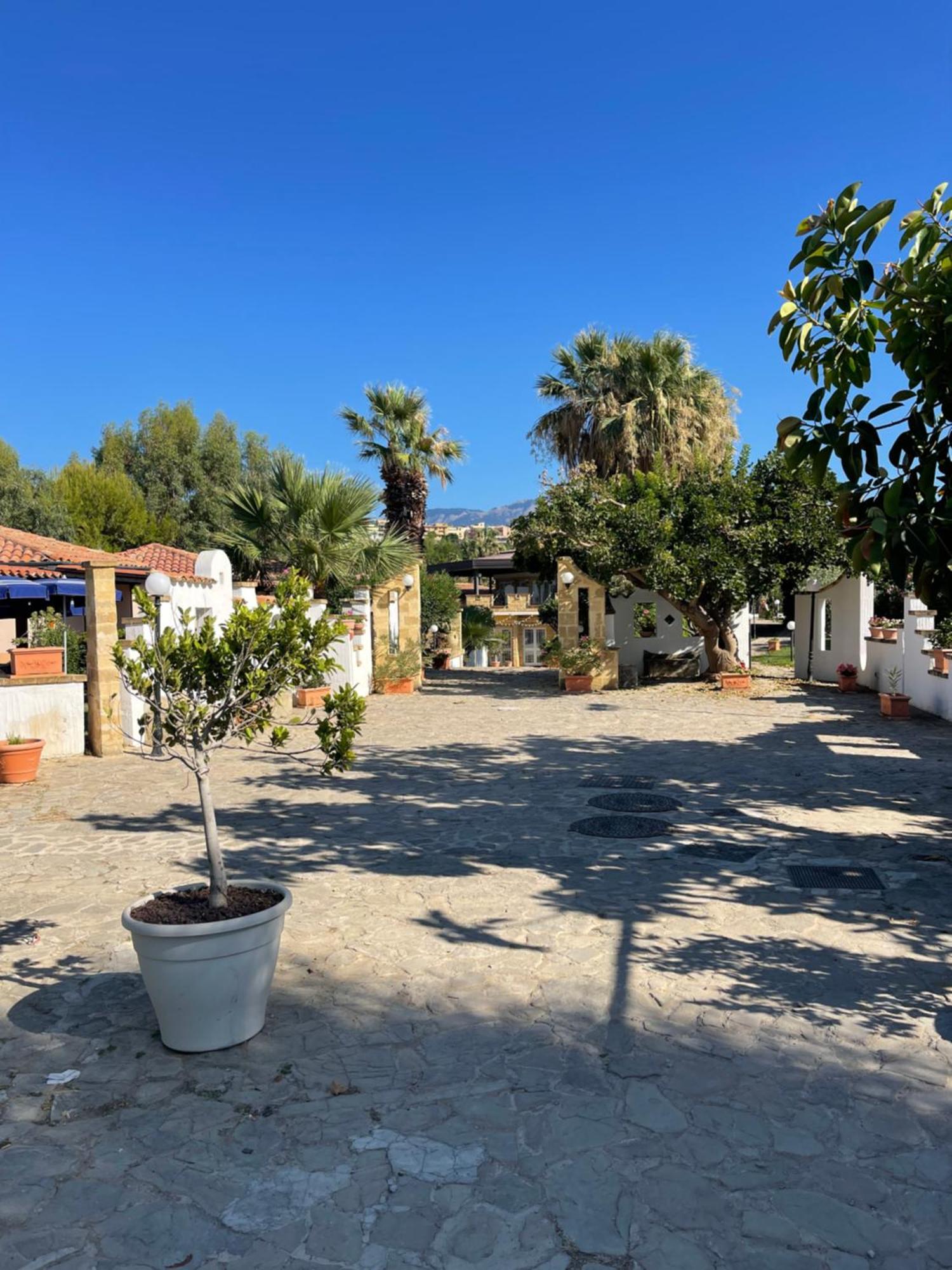 Aparthotel Soleada Club Campofelice Di Roccella Exteriér fotografie