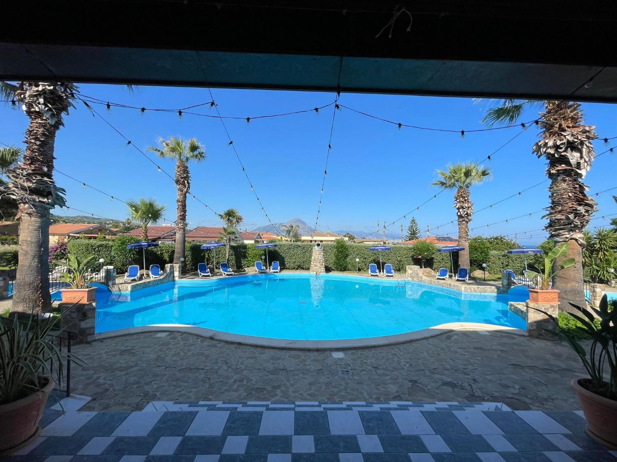 Aparthotel Soleada Club Campofelice Di Roccella Exteriér fotografie