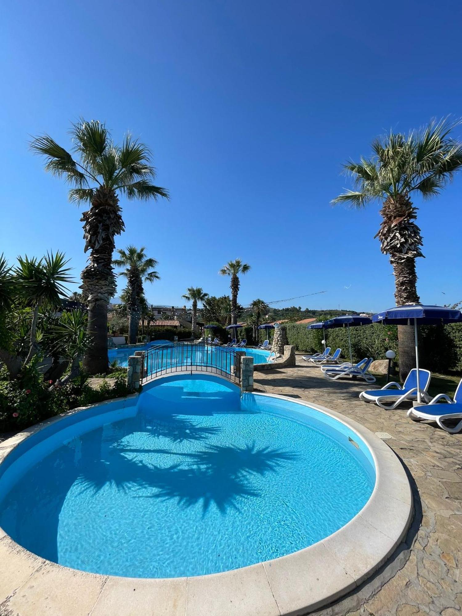 Aparthotel Soleada Club Campofelice Di Roccella Exteriér fotografie