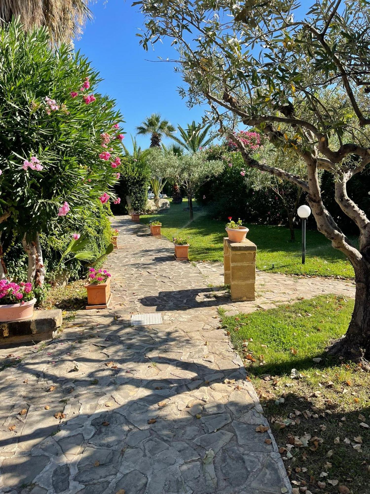 Aparthotel Soleada Club Campofelice Di Roccella Exteriér fotografie